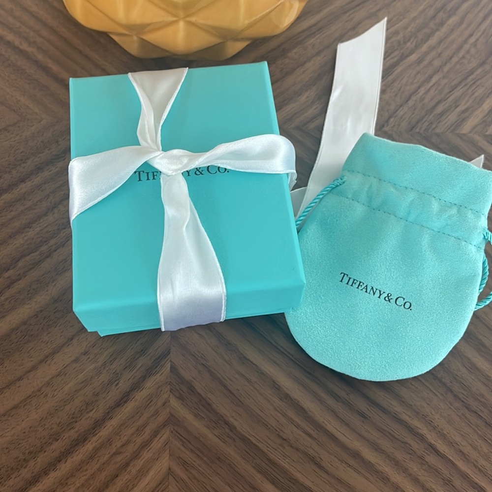 TIFFANY & Co. “Return to Tiffany” blue double heart pendant with chain